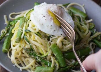 Pasta with Poached Egg and Asparagus - TheRecipe.Website