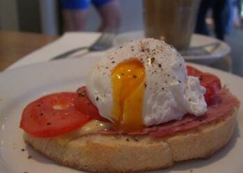 Poached Egg on Muffins - TheRecipe.Website