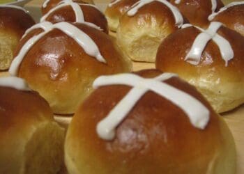 Hot Cross Buns - TheRecipe.Website