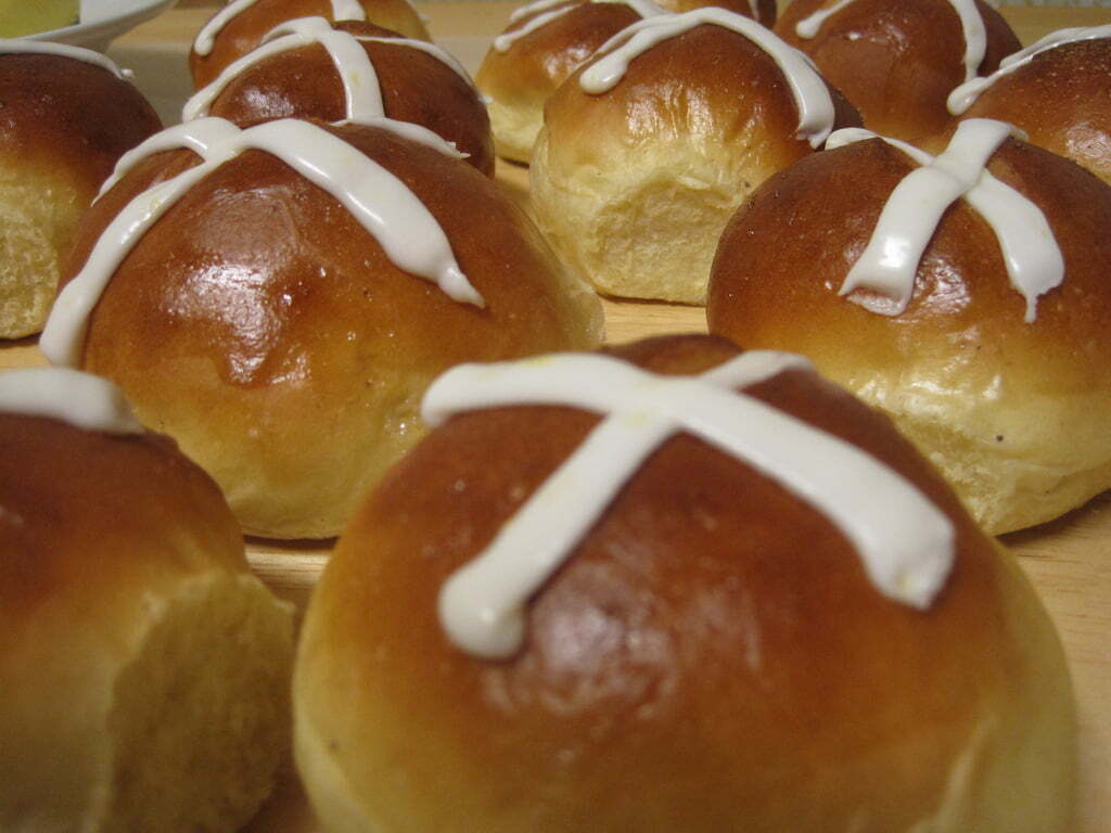 Hot Cross Buns - TheRecipe.Website