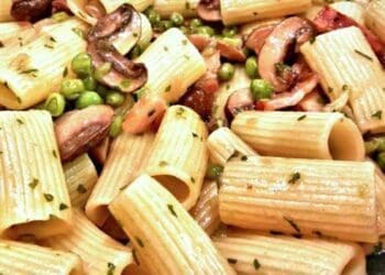 Pasta with Turkey, Bacon and Pea leftovers Recipe - TheRecipe.Website