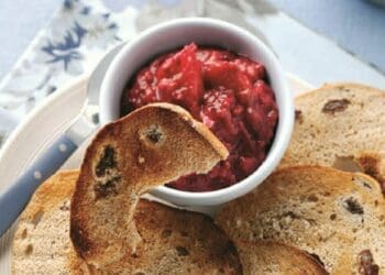 Cinnamon Bagels with Fruit and Oat Compote
