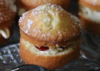 Small Victoria Sponges - TheRecipe.Website