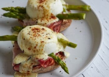 Easy Eggs Benedict - TheRecipe.Website