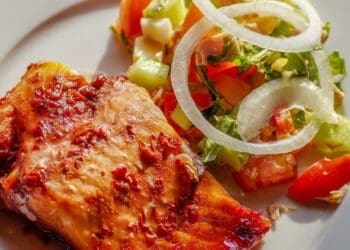 Salmon Salad with Chilli Sauce Recipe - TheRecipe.Website