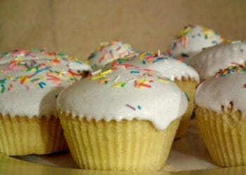 Iced Cup Cakes Recipe - TheRecipe.Website