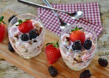 Strawberry and Oat Yoghurt Recipe - TheRecipe.Website