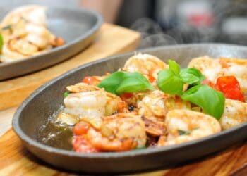 Speedy Garlic Prawns Recipe - TheRecipe.Website