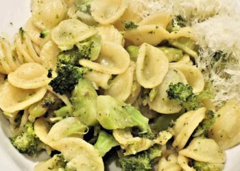 Cheesy Broccoli Pasta Recipe - TheRecipe.Website