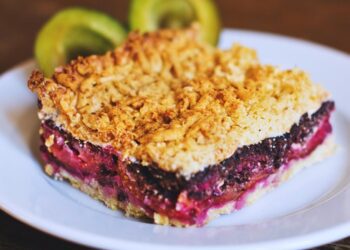 Apple and Blackberry Oat Crumble Recipe - TheRecipe.Website