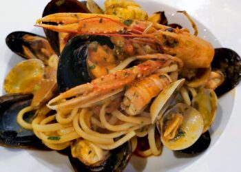 Lobster and Mussel Spaghetti Recipe - TheRecipe.Website