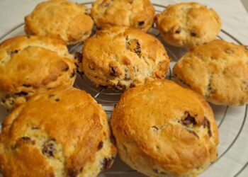 Warm Sultana Scones Recipe - TheRecipe.Website